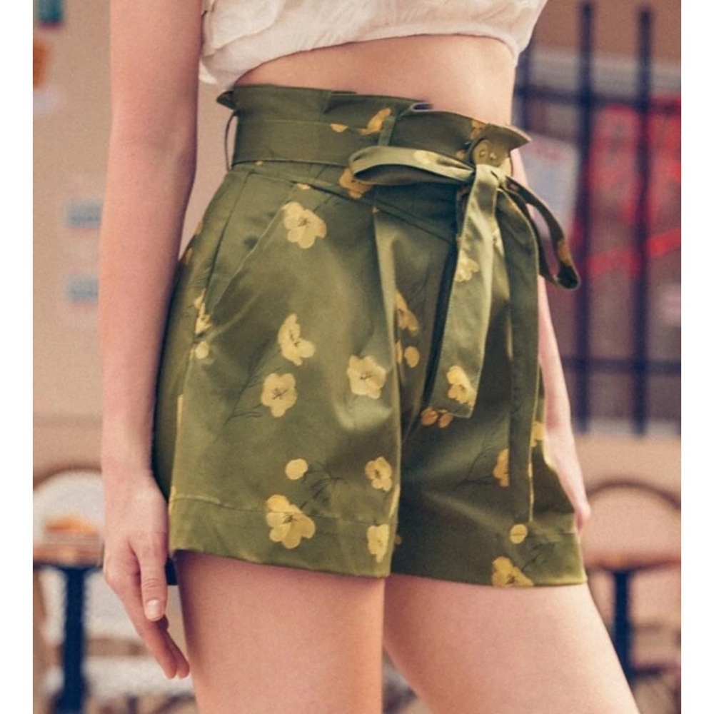 NWT Shein x Vickie Chiang Paperbag Waist Shorts in Green